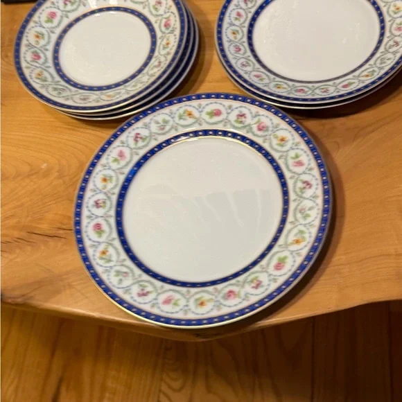 HAVILAND LIMOGES Malmaison 10.25" Dinner Plate - Picture 4 of 16